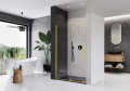 Drzwi prysznicowe LIMA Veldman wykonana z transparentnego szkła ze złotym wykończeniem na tle nowoczesnej łazienki.png