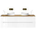 Szafka umywalkowa wisząca LINDA Veldman w kolorze białym, z blatem w kolorze dąb, z białymi umywalkami oraz ze złotymi bateriami ściennymi