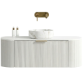 Szafka umywalkowa wisząca ryflowana VERNA Veldman w kolorze białym z białym blatem, białą umywalką oraz złotą baterią ścienną