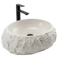 Kamienna beżowa okrągła umywalka nablatowa ALENA Veldman z czarną baterią