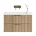 Szafka umywalkowa wisząca ryflowana AMBER  Veldman w kolorze dąb z białą umywalką oraz złotą szczotkowaną baterią ścienną