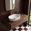 Nowoczesna łazienka z drewnianą szafką, umywalką ANNA i bordowymi płytkami ściennymi