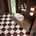 Podłoga w szachownicę marmurową, kontrastujące płytki czerwone i białe stylowe, umywalka ANNA