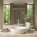 Nowoczesna łazienka z umywalką nablatową, chromowaną baterią HELIA i dużym oknem z widokiem na zielony las.